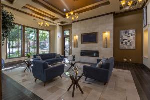 Apartments-in-Northwest-Houston-Texas-Clubhouse-with-Fireplace-and-TV