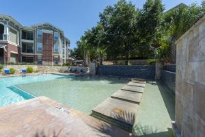 Apartments-in-Northwest-Houston-Texas-Pool-and-Patio-Area