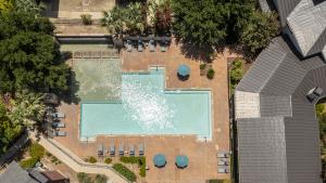 Apartments-in-Northwest-San-Antonio, TX-Aerial-View-of-Pool-and-Patio-Area