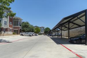 Apartments-in-Northwest-San-Antonio, TX-Apartment-Parking-Areas-and-Buildings