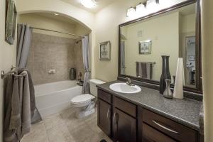 One-Bedroom-Apartments-in-Northwest-San-Antonio, TX-Model-Bathroom