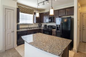One-Bedroom-Apartments-in-Northwest-San-Antonio, TX-Model-Kitchen
