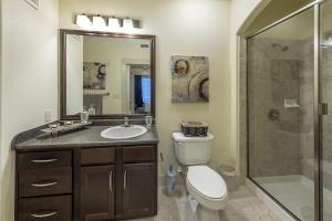 Two-Bedroom-Apartments-in-Northwest-San-Antonio, TX-Model-Bathroom