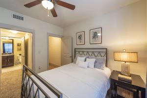 Two-Bedroom-Apartments-in-Northwest-San-Antonio, TX-Model-Bedroom-Bathroom