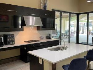 Apartments in NW San Antonio, TX - Clubhouse Kitchen with Counter Seating