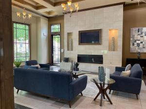 Apartments in NW San Antonio, TX - Clubhouse Lounge with Fireplace and TV