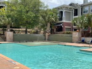 Apartments in NW San Antonio, TX - Community Pool with Fountains and Patio